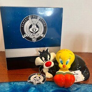 Looney Tunes TWEETY & SYLVESTER Magnetic Salt & Pepper Shakers #13879  NEW